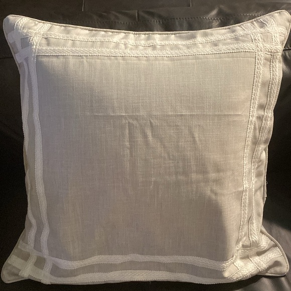 J. QUEEN NEW YORK, LAURELYNN Euro Sham, 26”x 26”, Dry Clean Only, Taupe NWT - Picture 4 of 8